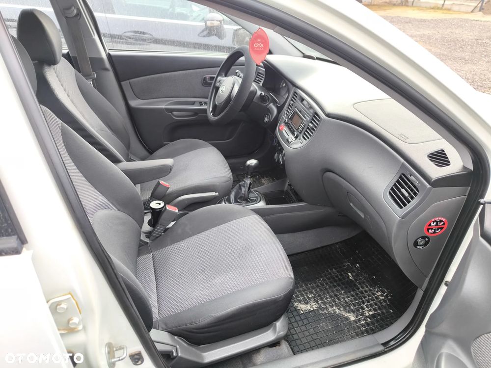 Kia Rio 1.4 EX - 20