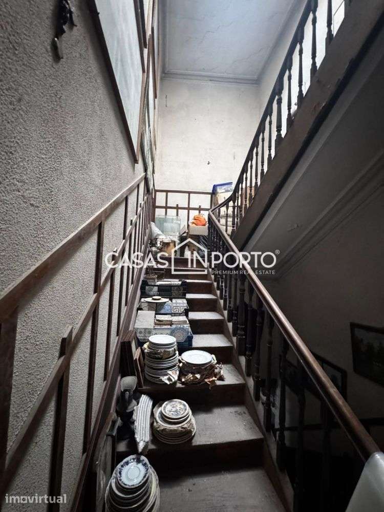 Prédio para Reabilitação no Centro Histórico do Porto - Grande imagem: 3/20