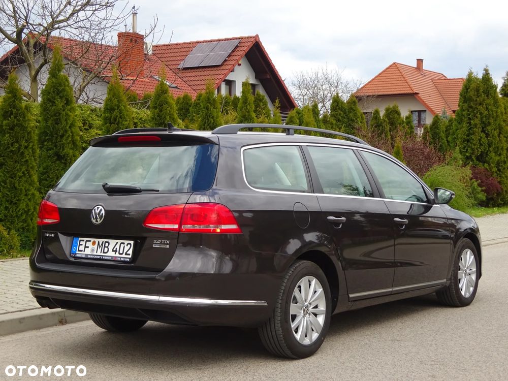 Volkswagen Passat - 4