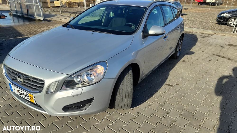 Volvo V60 D3 Momentum - 1