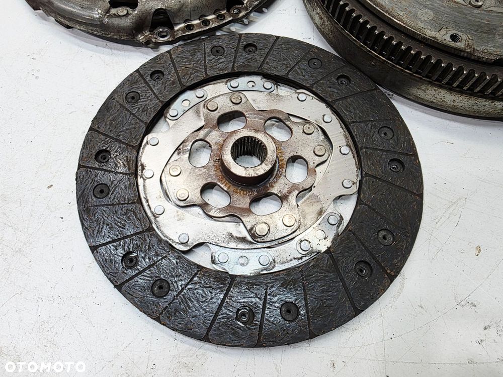 KOŁO DWUMASOWE SPRZĘGŁO AUDI VOLKSWAGEN SEAT SKODA 1.6TDI 03L105266BS 10/26 - 5