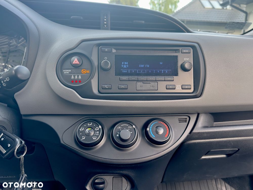 Toyota Yaris 1.0 Life EU6 - 12