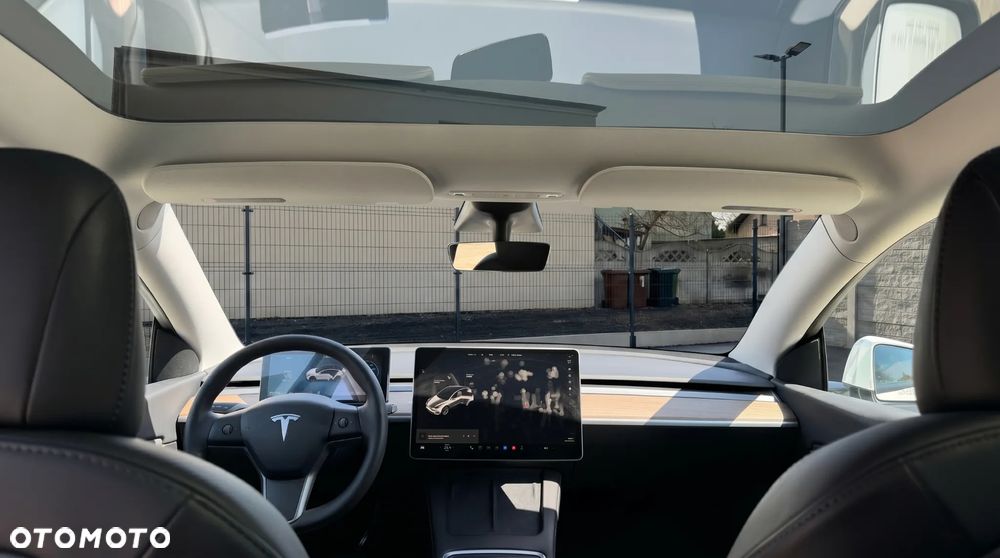 Tesla Model Y - 6