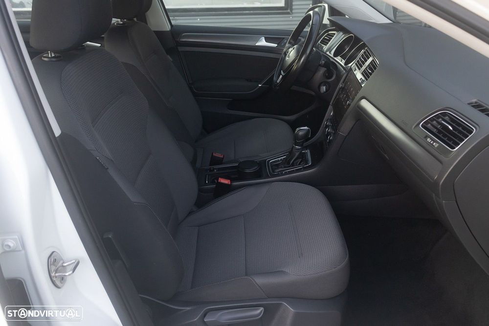 VW Golf 1.6 TDI Highline DSG - 22