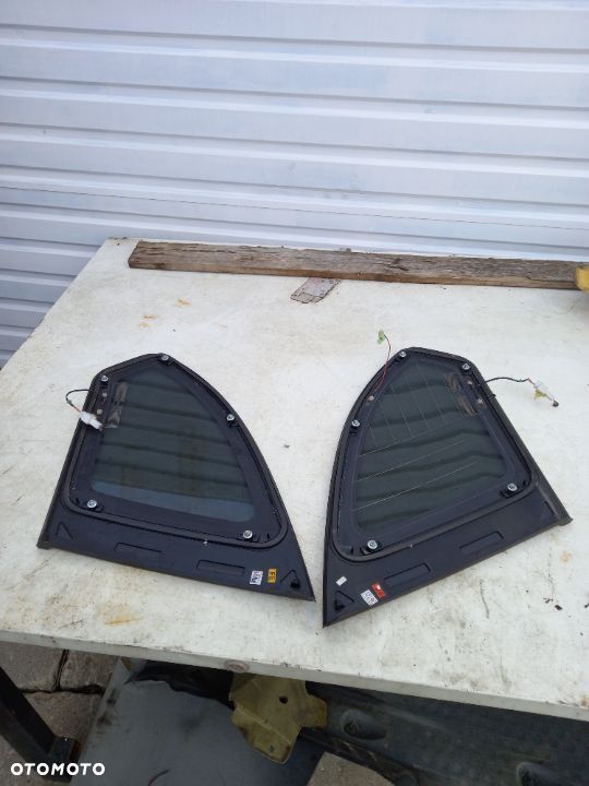 Szyba tył narożna z anteną Captiva