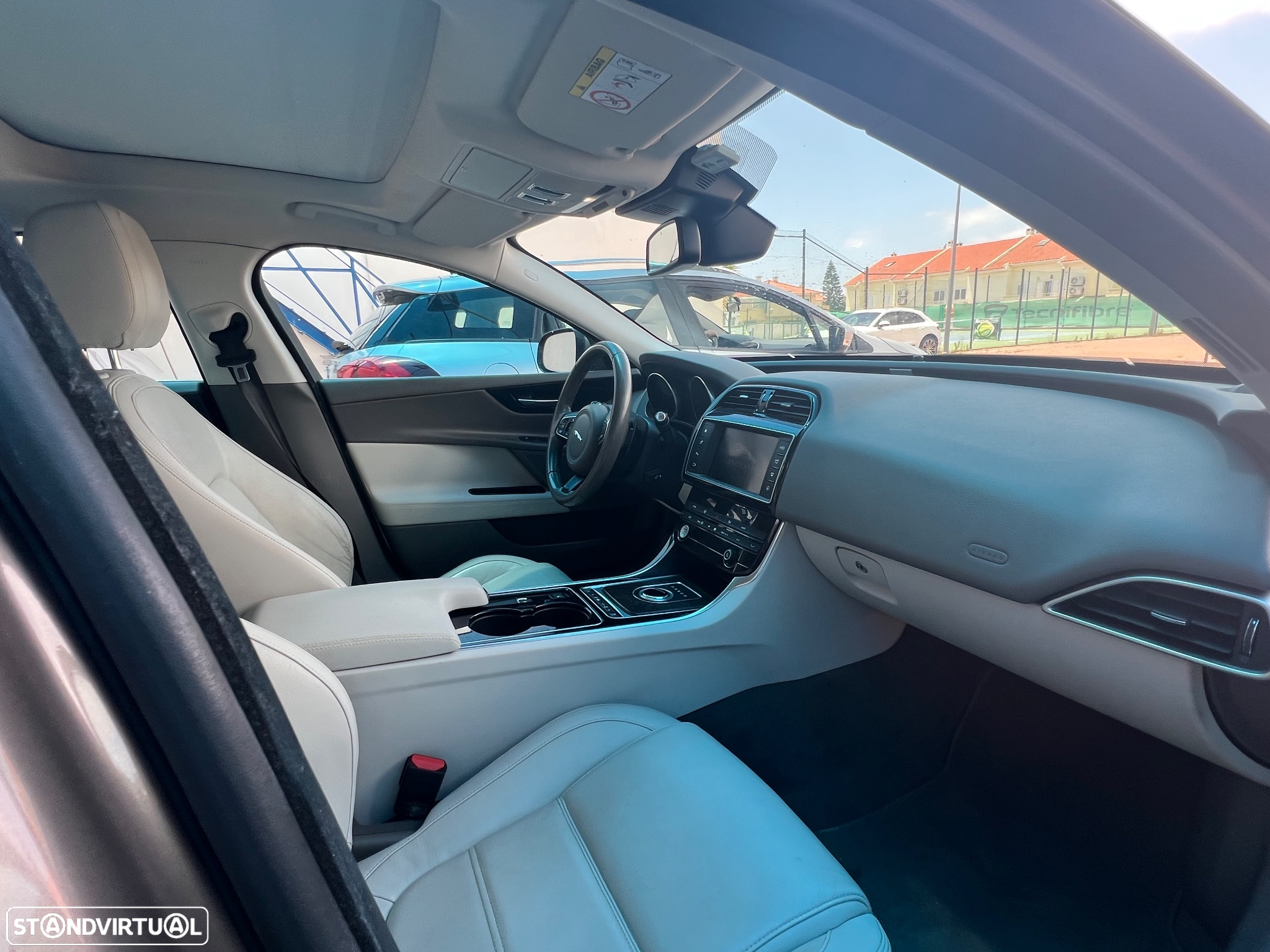 Jaguar XE 2.0 D Prestige Aut. - 14