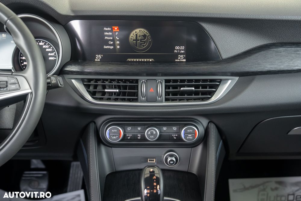 Alfa Romeo Stelvio 2.0 Turbo 16V AT8-Q4 B-Tech - 25