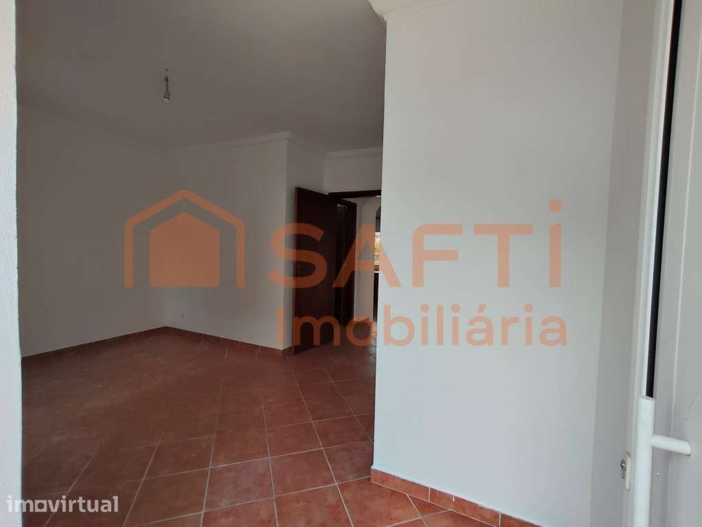 MORADIAS T3 RENOVADA + MORADIA T2 POR RESTAURAR. - Grande imagem: 5/52