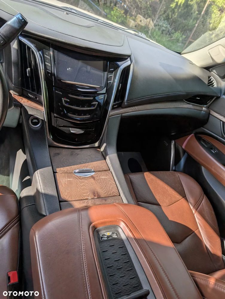 Cadillac Escalade - 9