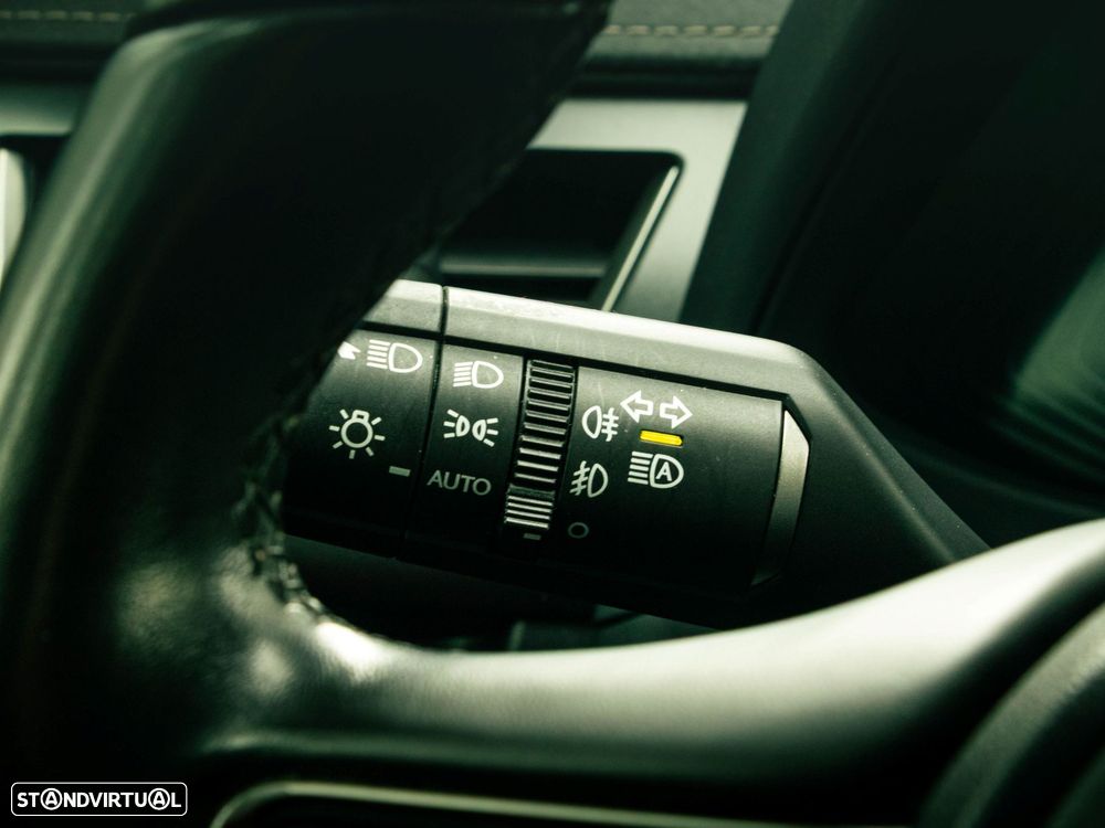 Lexus UX 250h Sport - 31
