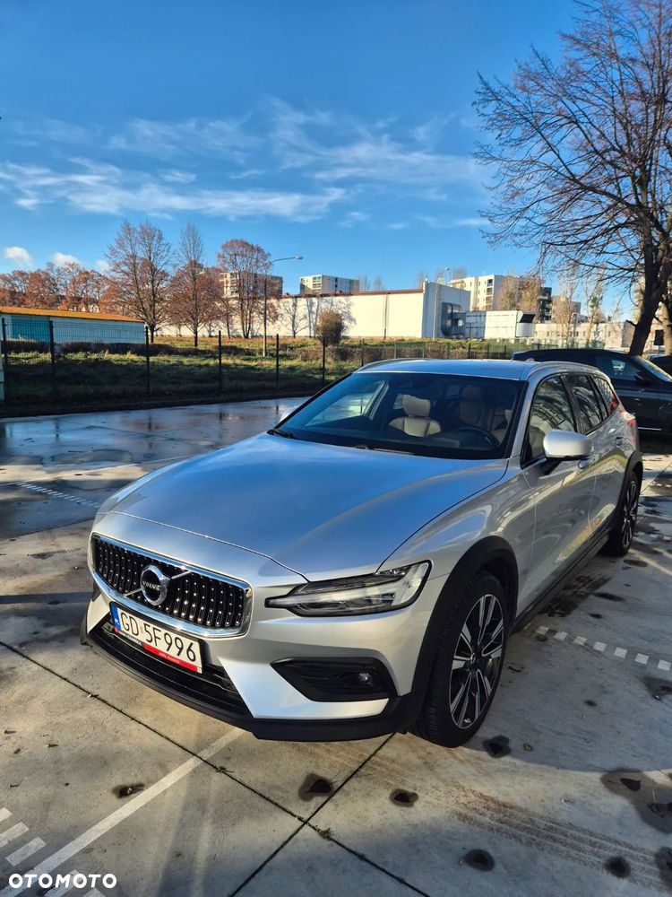 Volvo V60 B4 D Momentum Pro - 1