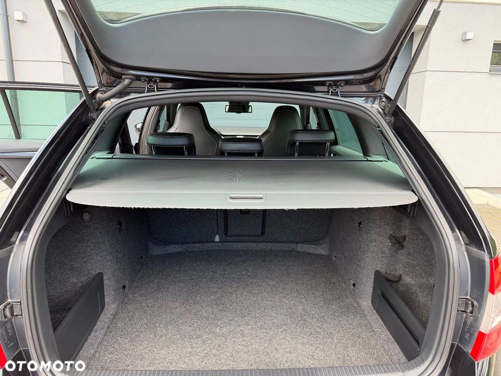 Skoda Octavia 2.0 TDI DSG RS - 16