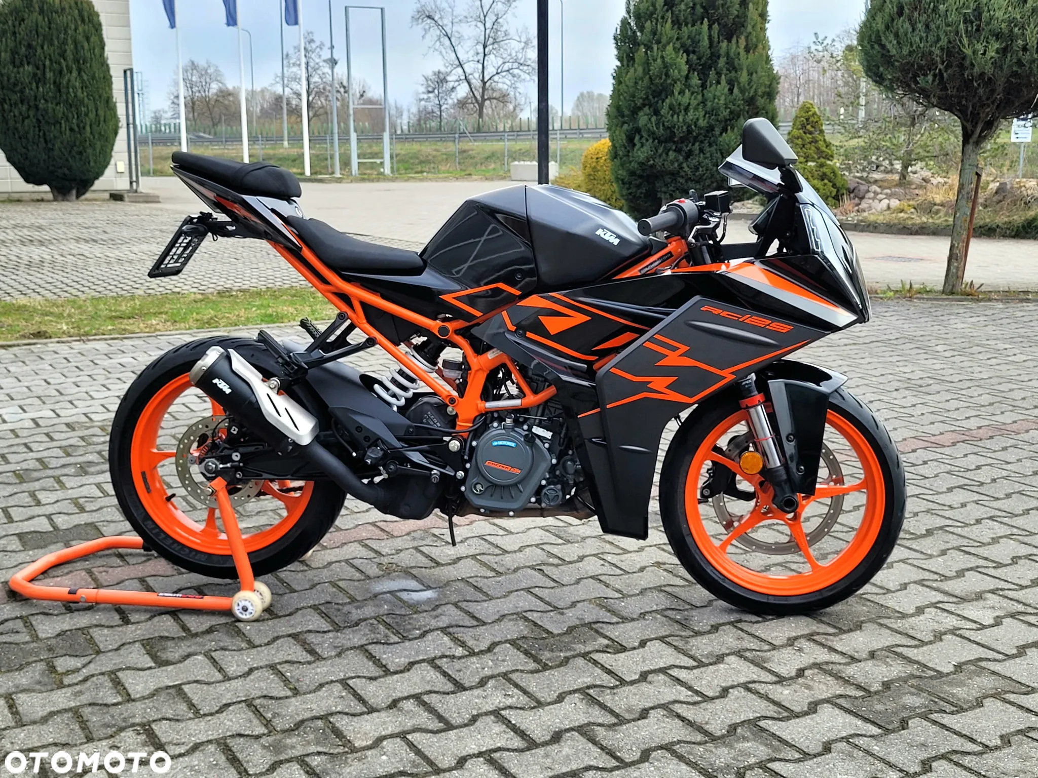 KTM RC 125 - 12