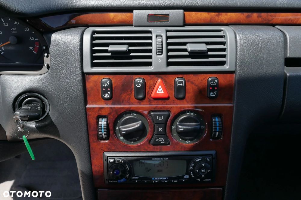 Mercedes-Benz Klasa E 240 Elegance - 18