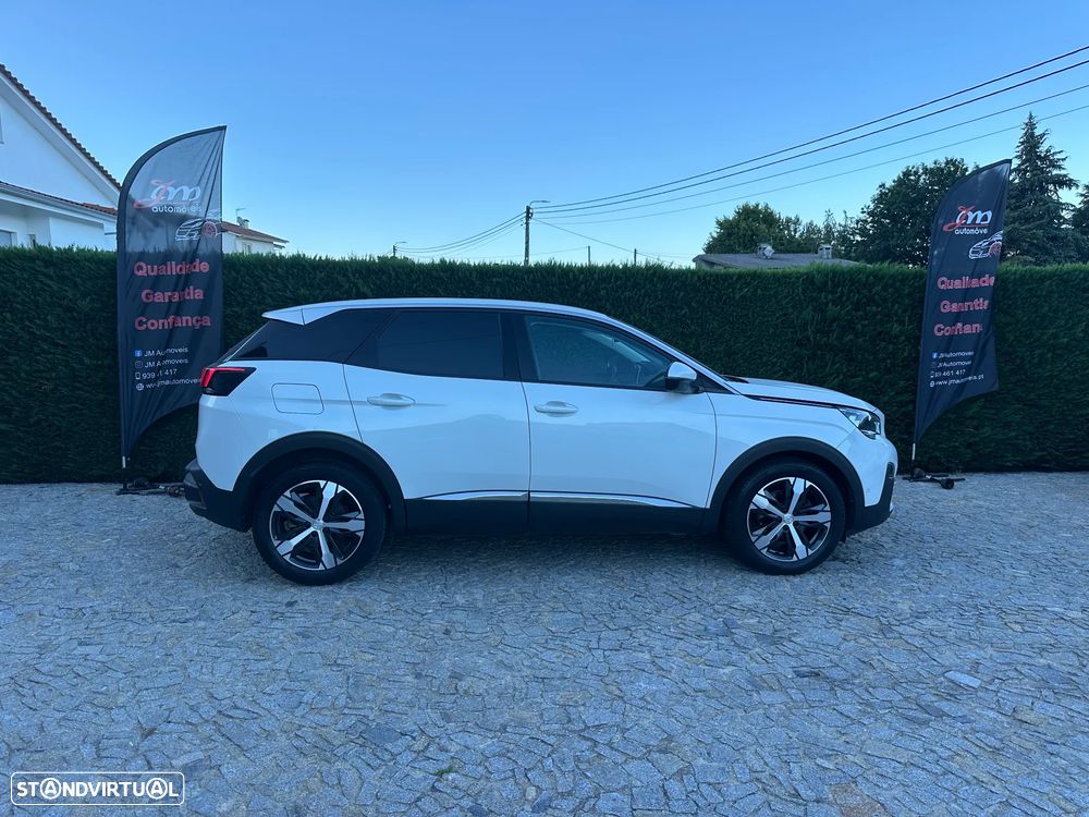 Peugeot 3008 PureTech 130 Stop & Start GPF Allure — fotografia 4