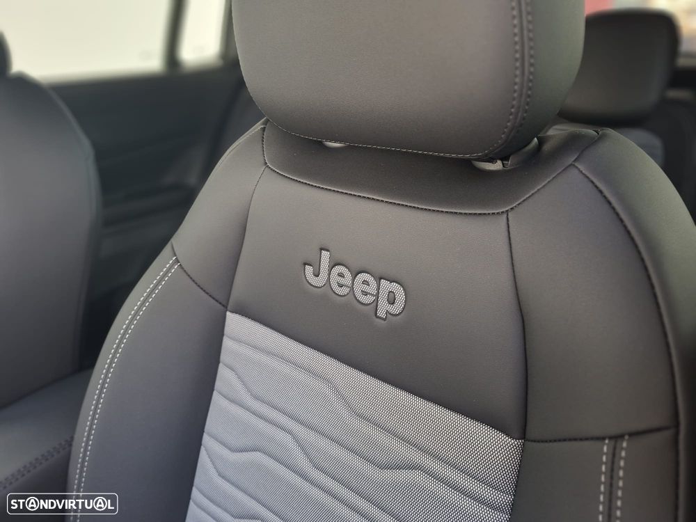 Jeep Avenger 1.2 T Hybrid 4xe Overland - 9