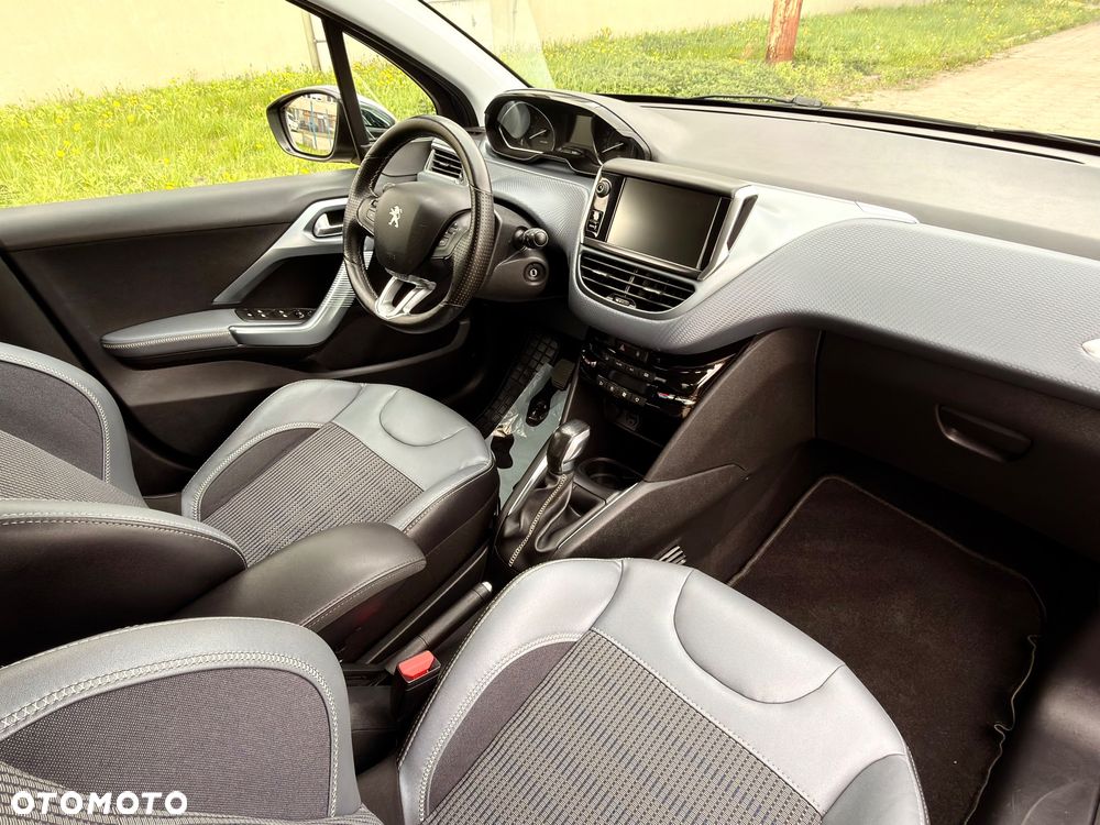 Peugeot 208 1.2 PureTech Allure - 16