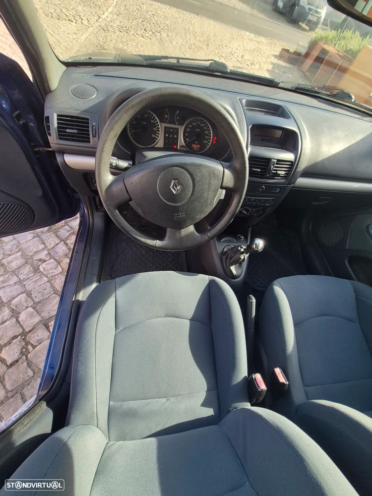 Renault Clio - 8