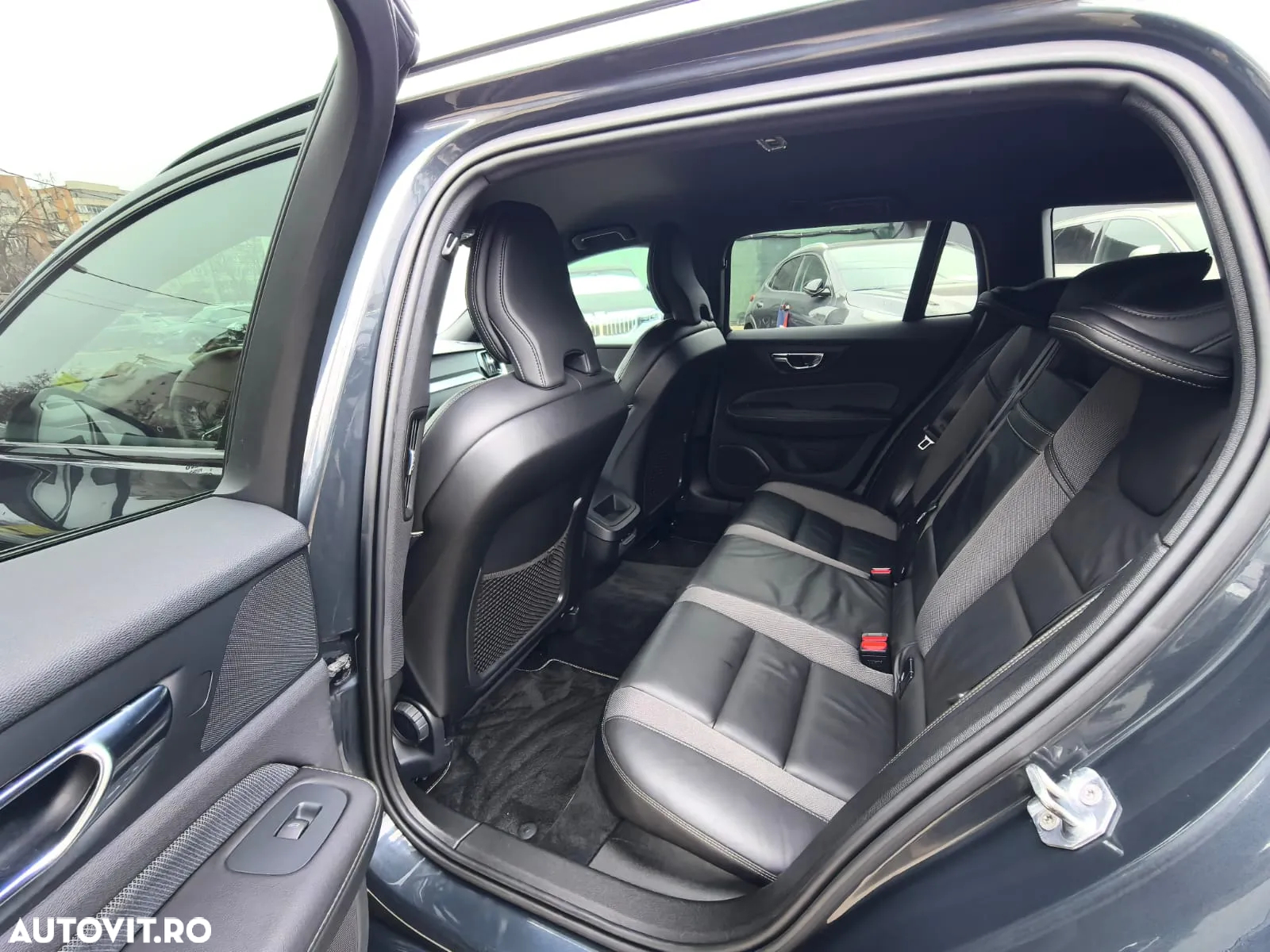 Volvo V60 D3 R-Design - 12