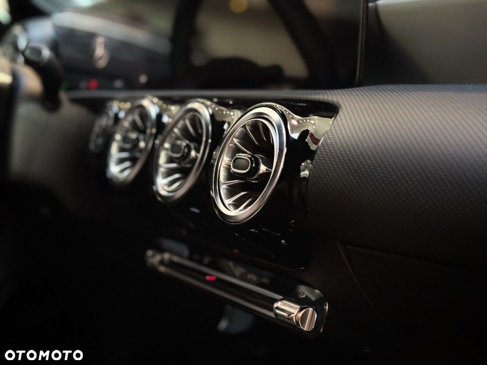 Mercedes-Benz CLA - 11