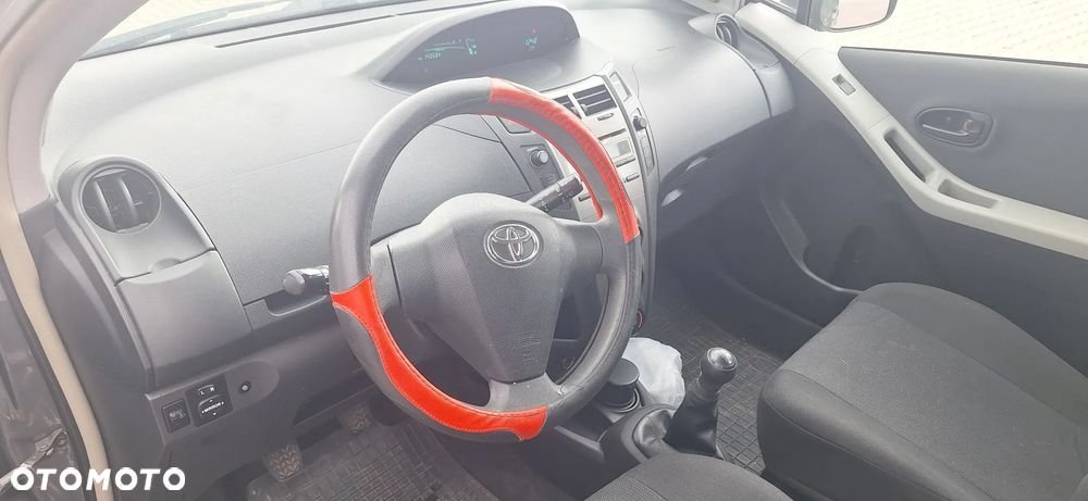Toyota Yaris 1.0 Luna EU5 - 10