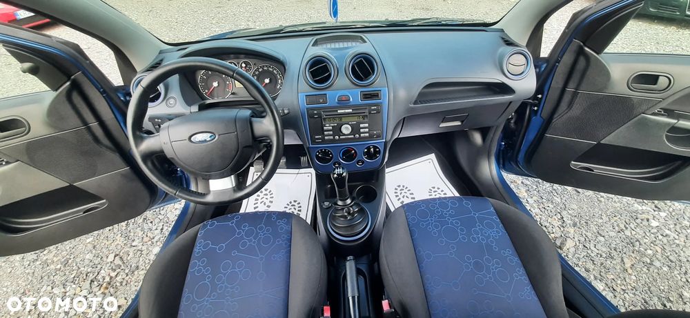 Ford Fiesta - 25