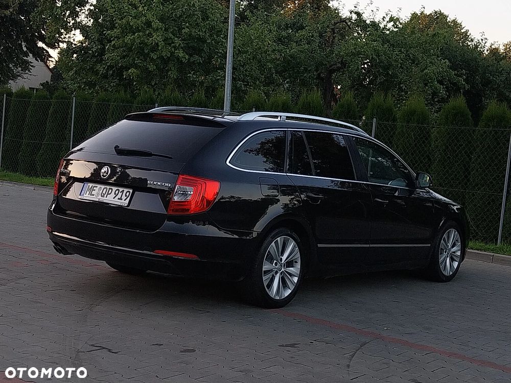 Skoda Superb 2.0 TDI DSG Exclusive - 3