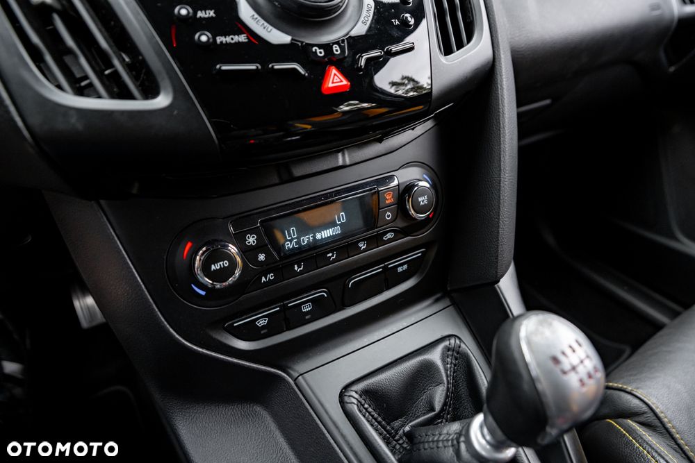 Ford Focus 2.0 EcoBoost ST - 35