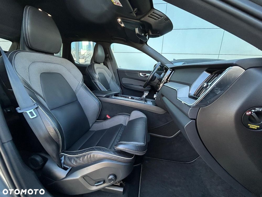 Volvo XC 60 D4 R-Design - 17