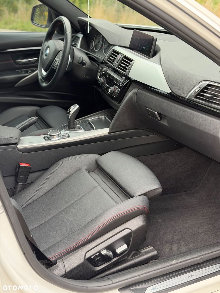 BMW Seria 3 330i - 11