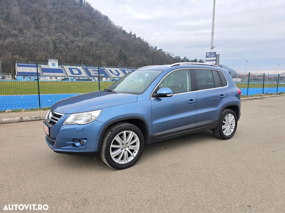 Volkswagen Tiguan - 1