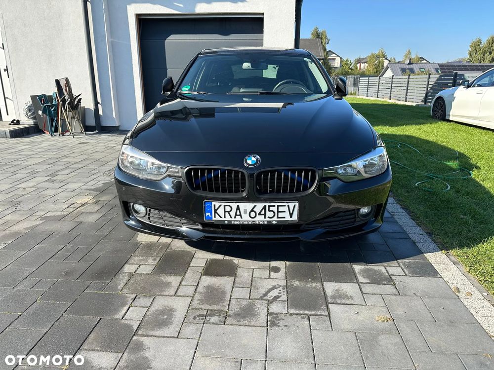 BMW Seria 3 318d Touring - 2