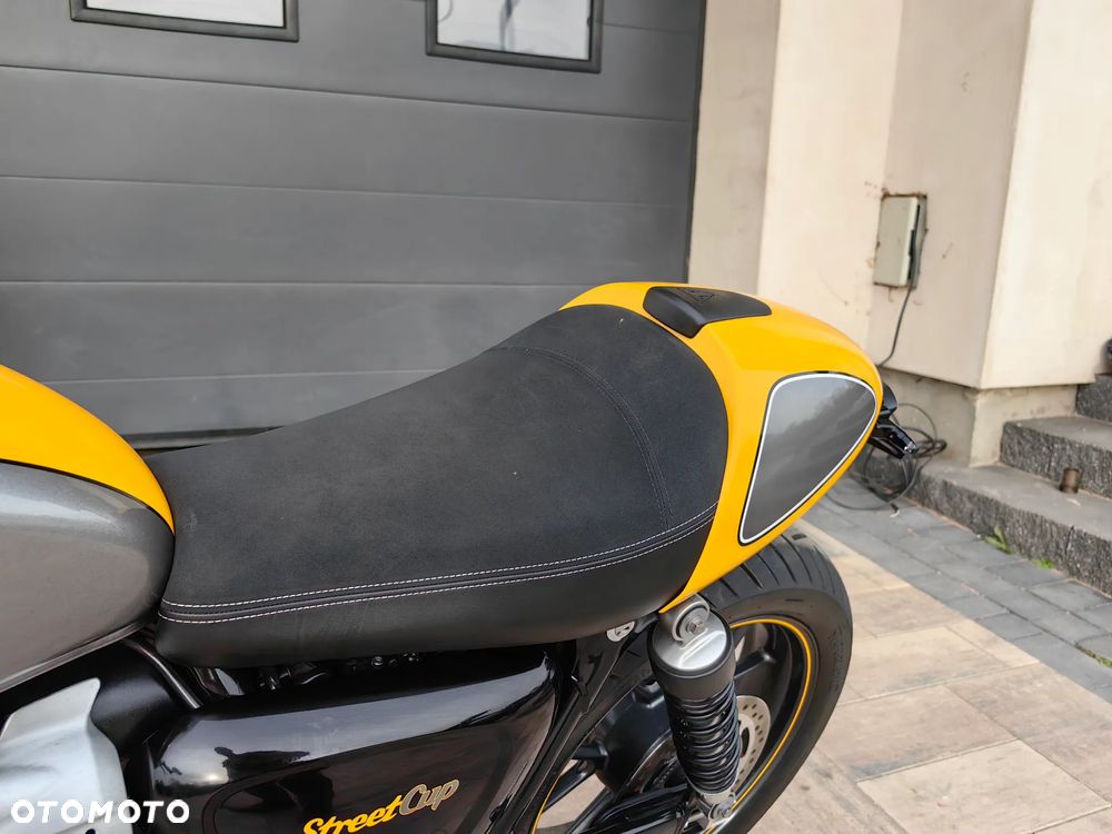 Triumph Bonneville - 18