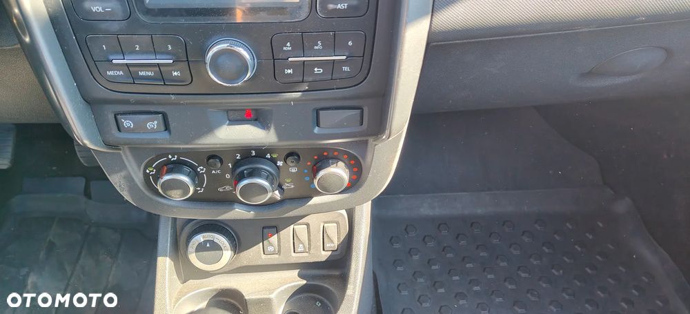 Dacia Duster 1.6 SCe Laureate 4x4 S&S - 7
