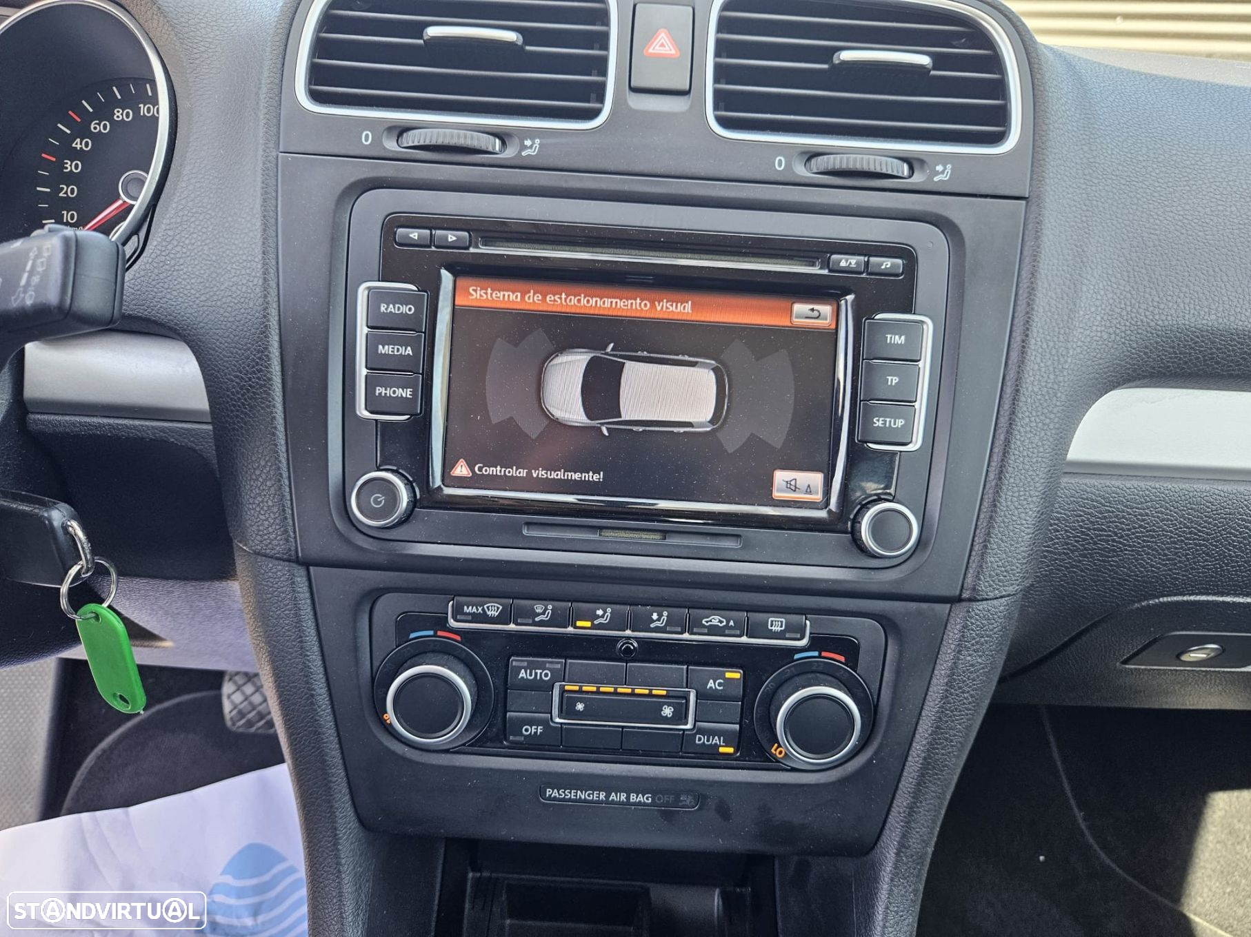 VW Golf 1.6 TDi Highline DSG - 28