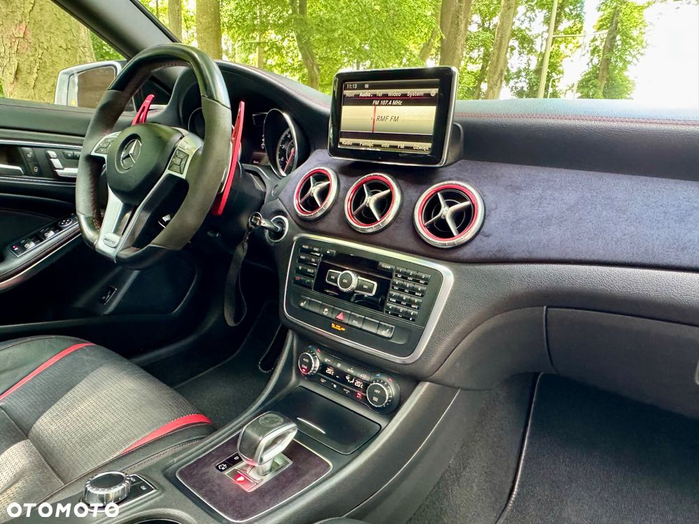 Mercedes-Benz CLA 45 AMG 4Matic 7G-DCT - 24
