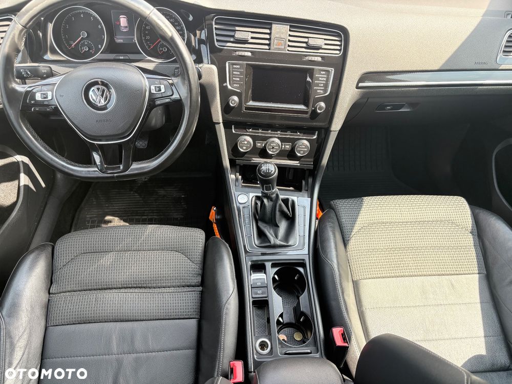 Volkswagen Golf - 8