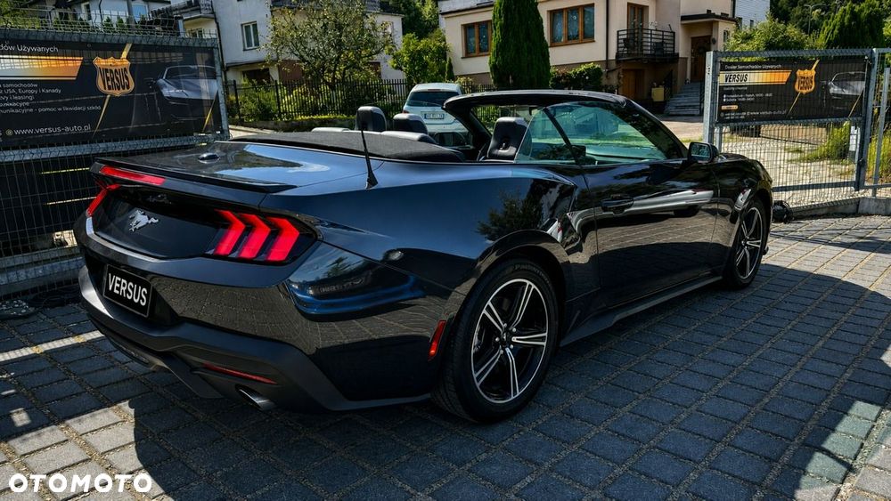 Ford Mustang - 4
