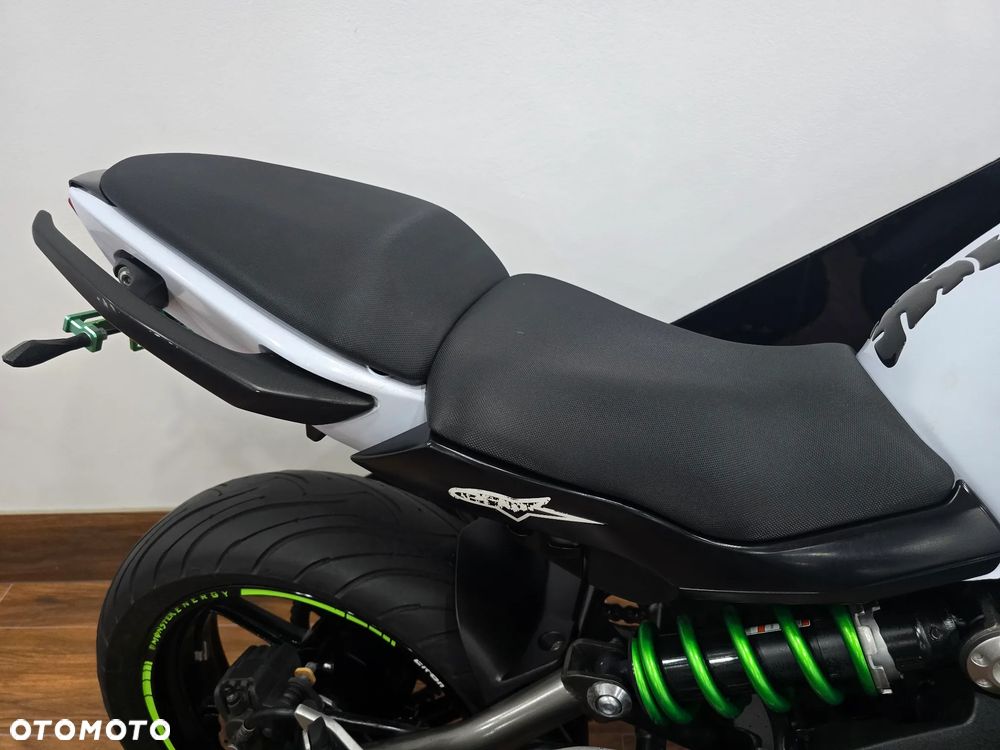 Kawasaki ER - 26