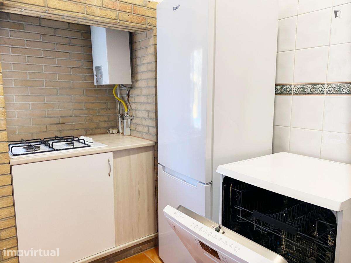 Quarto - localizado em Rato Lisbon - Grande imagem: 5/11