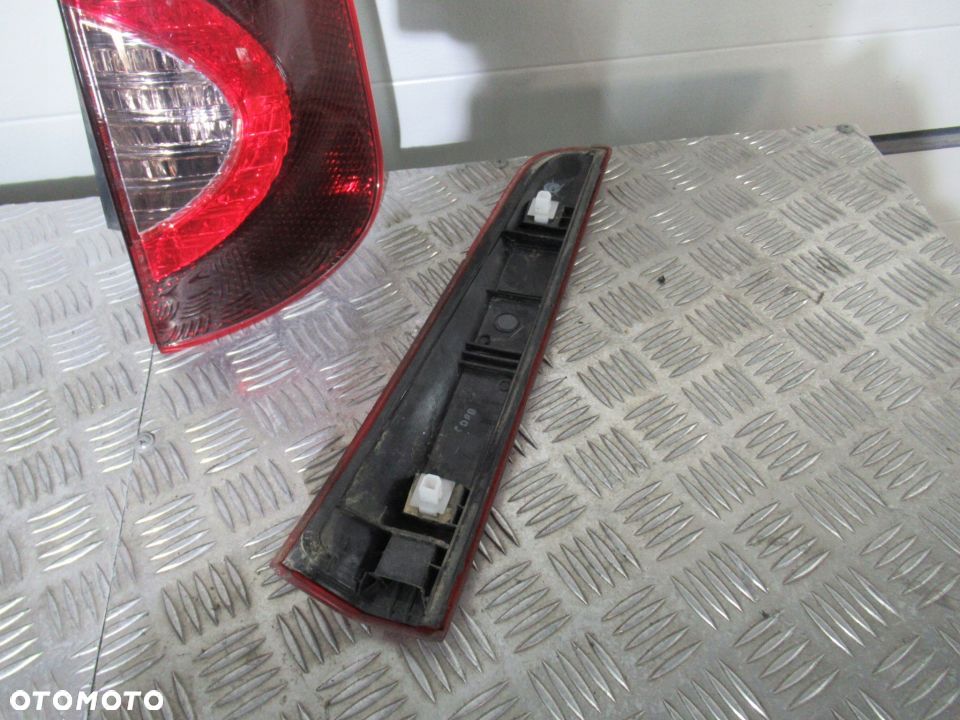 LAMPA TYLNA TYŁ PRAWA NISSAN NOTE E11 2006- - 4