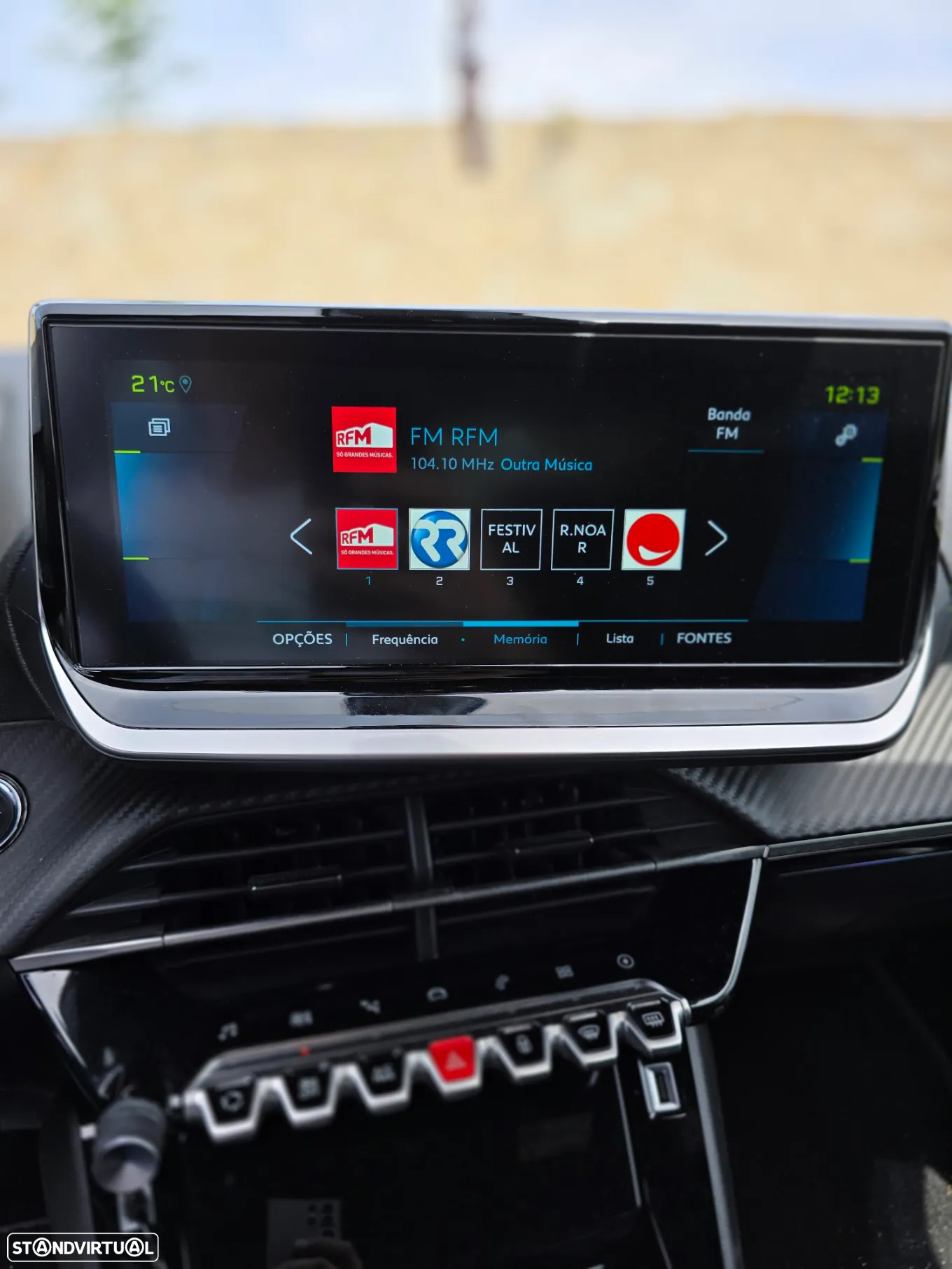 Peugeot e-2008 50 kWh GT - 13