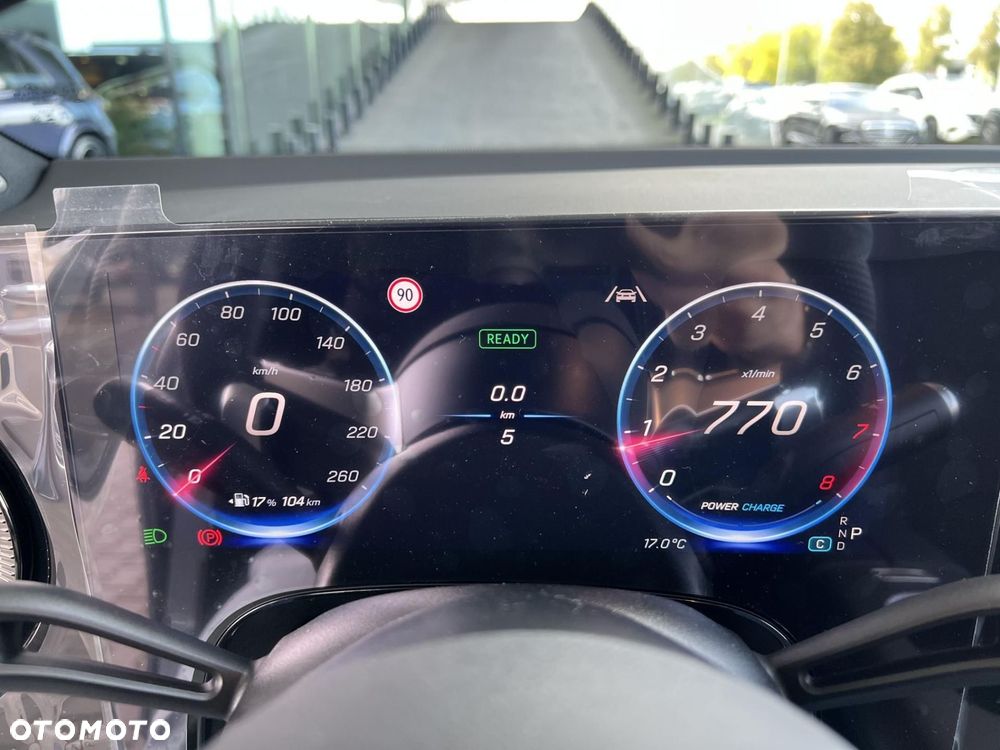 Mercedes-Benz GLB - 16