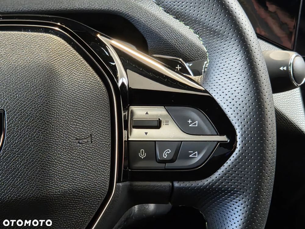 Peugeot 408 1.6 Plug-In Hybrid 180 GT EAT8 - 19