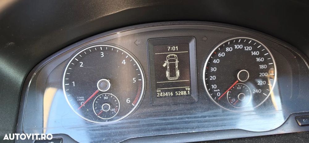 Volkswagen Caravelle - 9