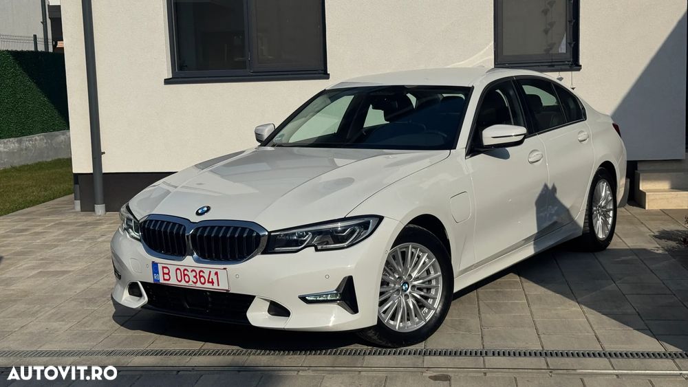 BMW Seria 3 330e Aut. Luxury Line - 11