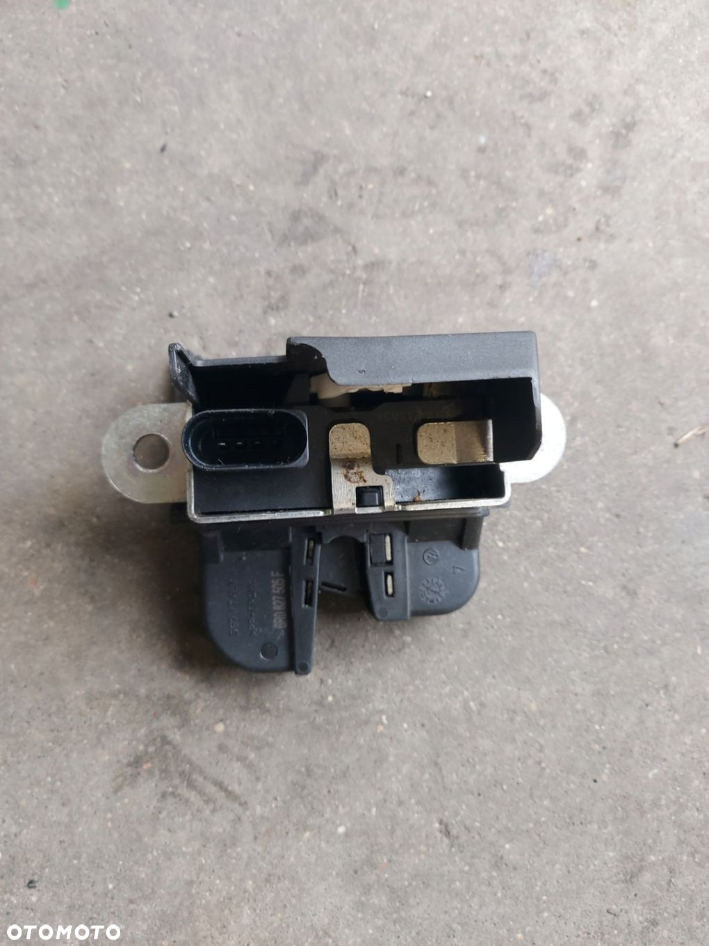 KLAMKA KLAPY TYŁ ZAMEK VW POLO V 5 6C0 6C LIFT 6C6827469F 6R0827505F - 3