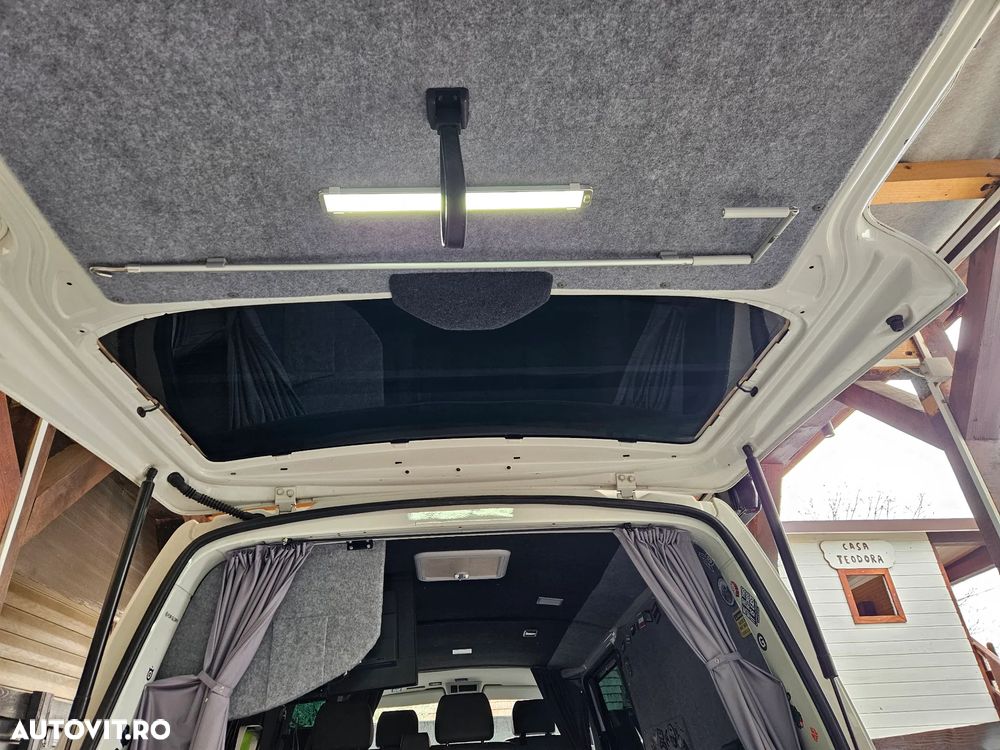 Volkswagen Caravelle - 31