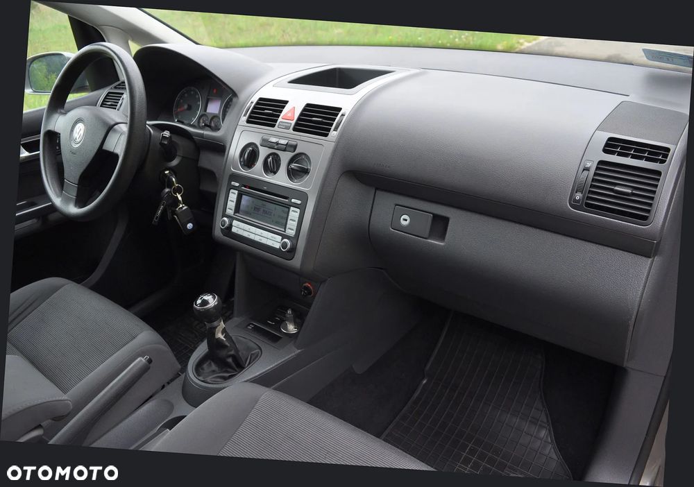 Volkswagen Touran 1.6 Conceptline - 14