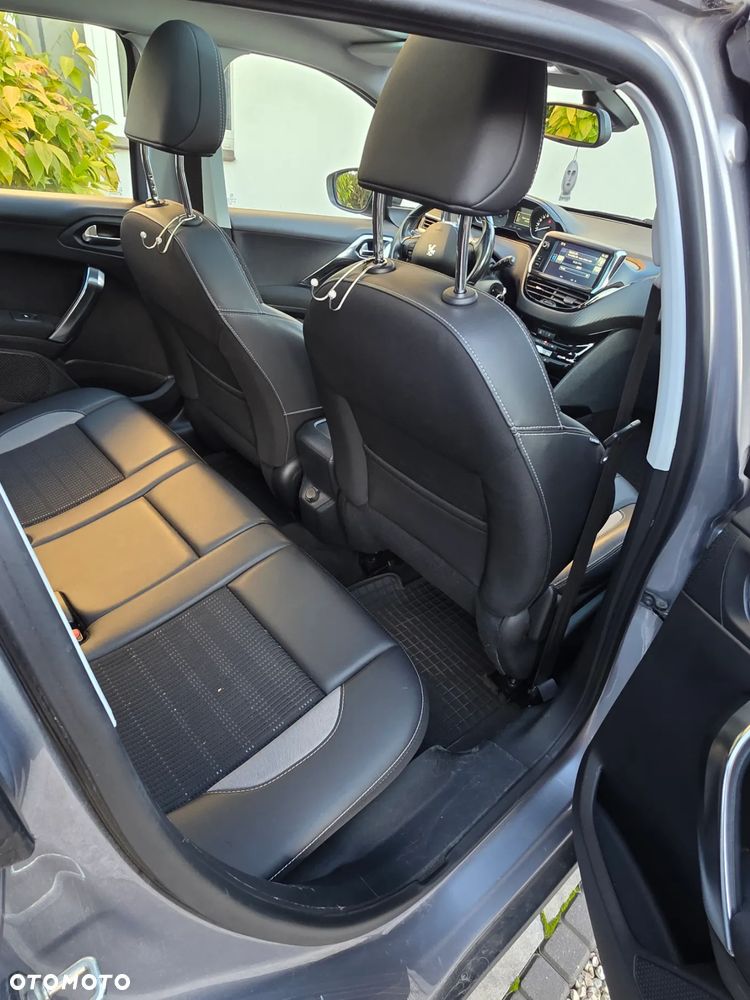 Peugeot 2008 1.2 Pure Tech Allure S&S - 19